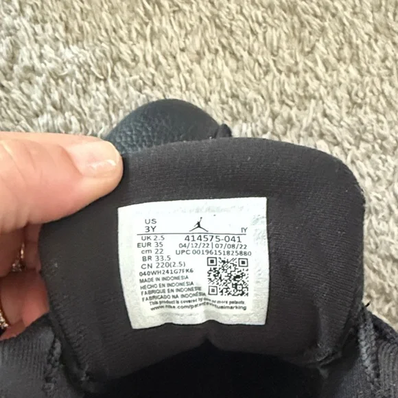 Jordan Kids Sneakers in Black and Blue - Picture 4 of 4